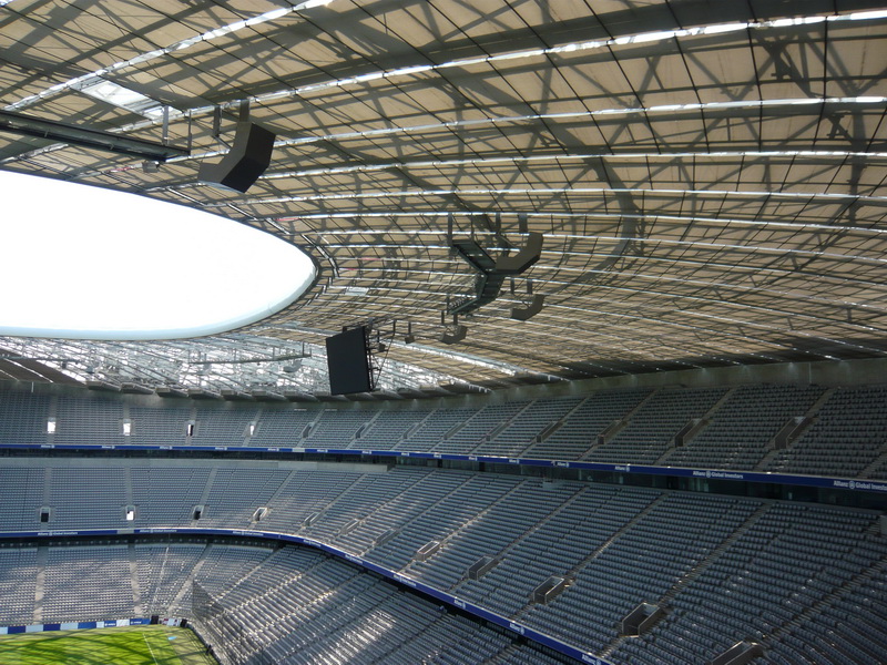 Unterhangdecke in der Fußballarena in München